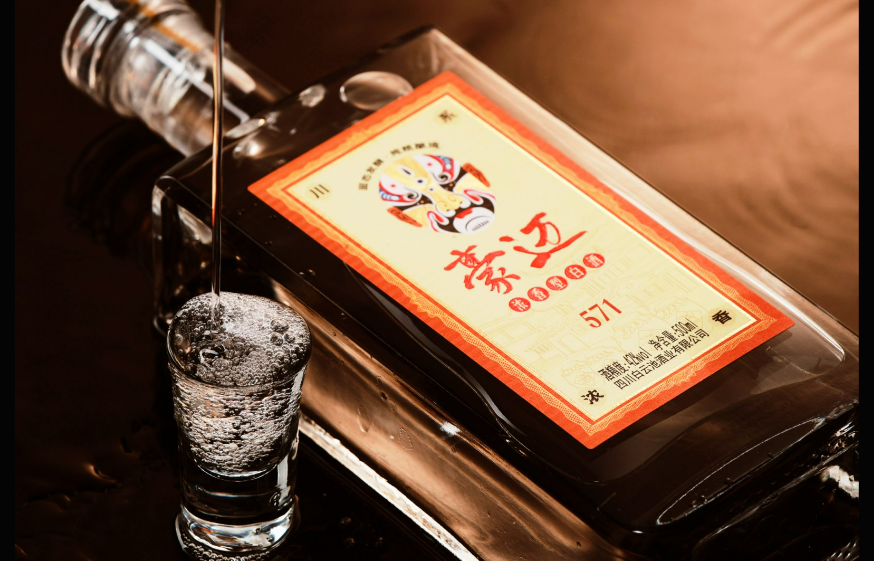 秋分至，豪迈浓香白酒伴随秋日诗韵